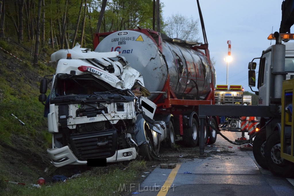 VU Gefahrgut LKW umgestuerzt A 4 Rich Koeln Hoehe AS Gummersbach P548.JPG - Miklos Laubert